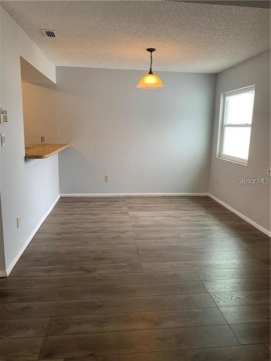 Active With Contract: $1,600 (2 beds, 2 baths, 988 Square Feet)