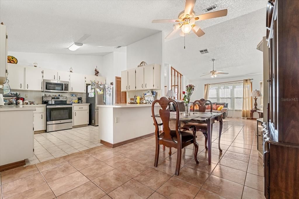 For Sale: $275,000 (4 beds, 2 baths, 1546 Square Feet)