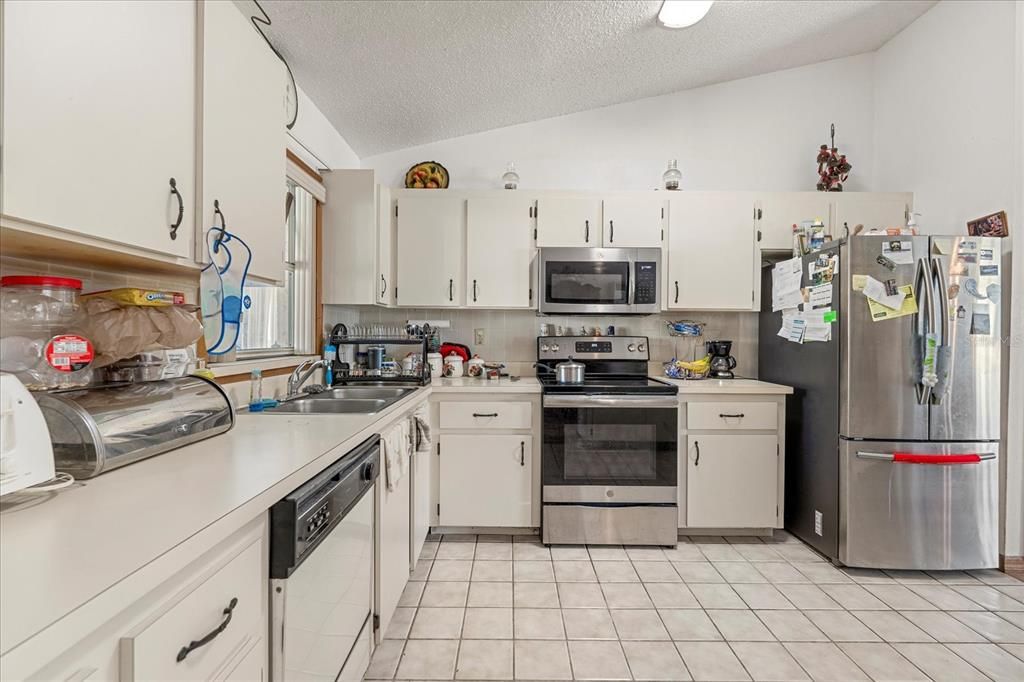 For Sale: $275,000 (4 beds, 2 baths, 1546 Square Feet)