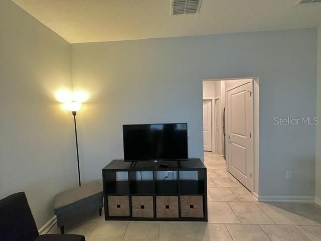 For Rent: $1,500 (1 beds, 1 baths, 700 Square Feet)