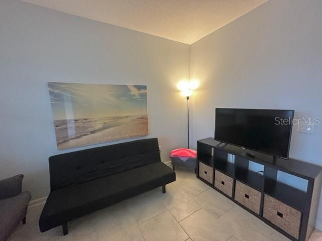 For Rent: $1,500 (1 beds, 1 baths, 700 Square Feet)