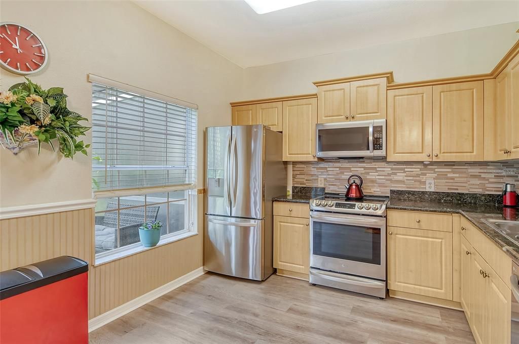 For Sale: $299,900 (2 beds, 2 baths, 1156 Square Feet)