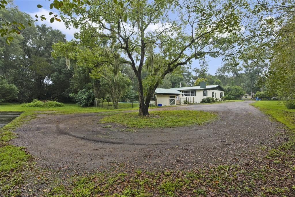 CIRCULAR DRIVEWAY