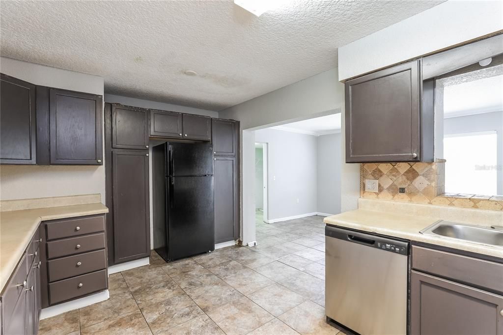 For Rent: $2,600 (3 beds, 2 baths, 1449 Square Feet)