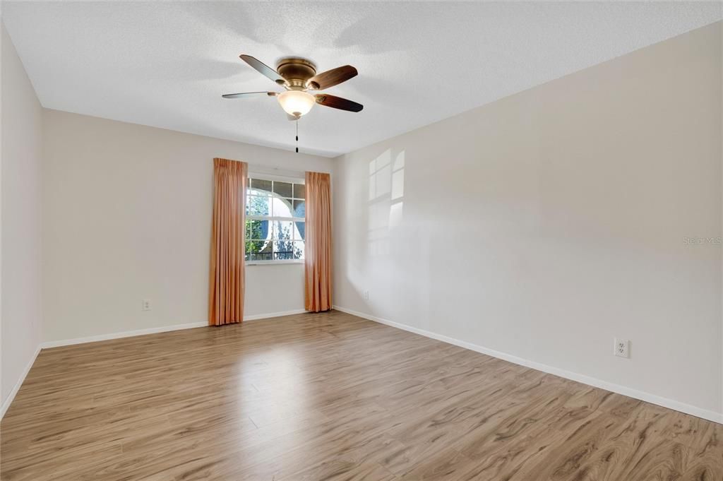 For Sale: $240,000 (2 beds, 2 baths, 1271 Square Feet)