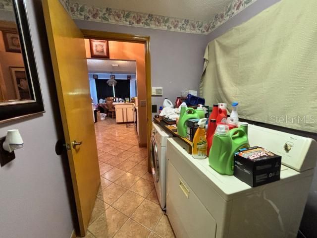 En Venta: $320,000 (4 camas, 2 baños, 1771 Pies cuadrados)