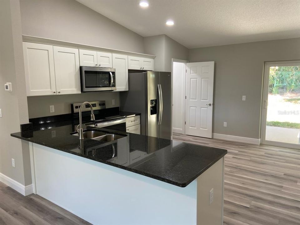 For Sale: $249,900 (3 beds, 2 baths, 1405 Square Feet)