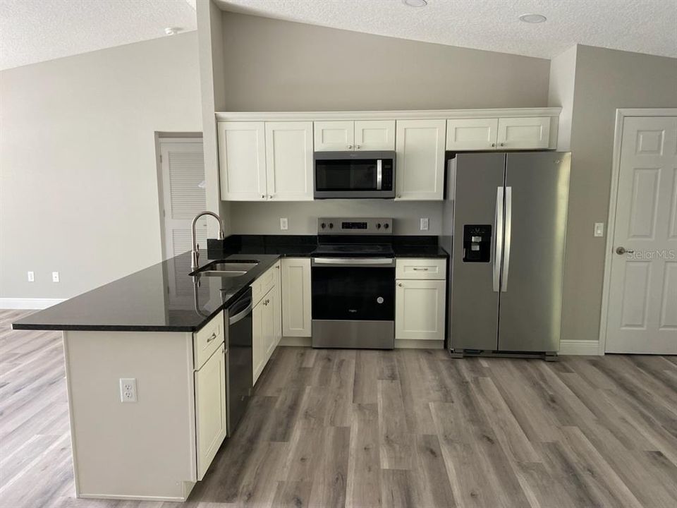 For Sale: $249,900 (3 beds, 2 baths, 1405 Square Feet)