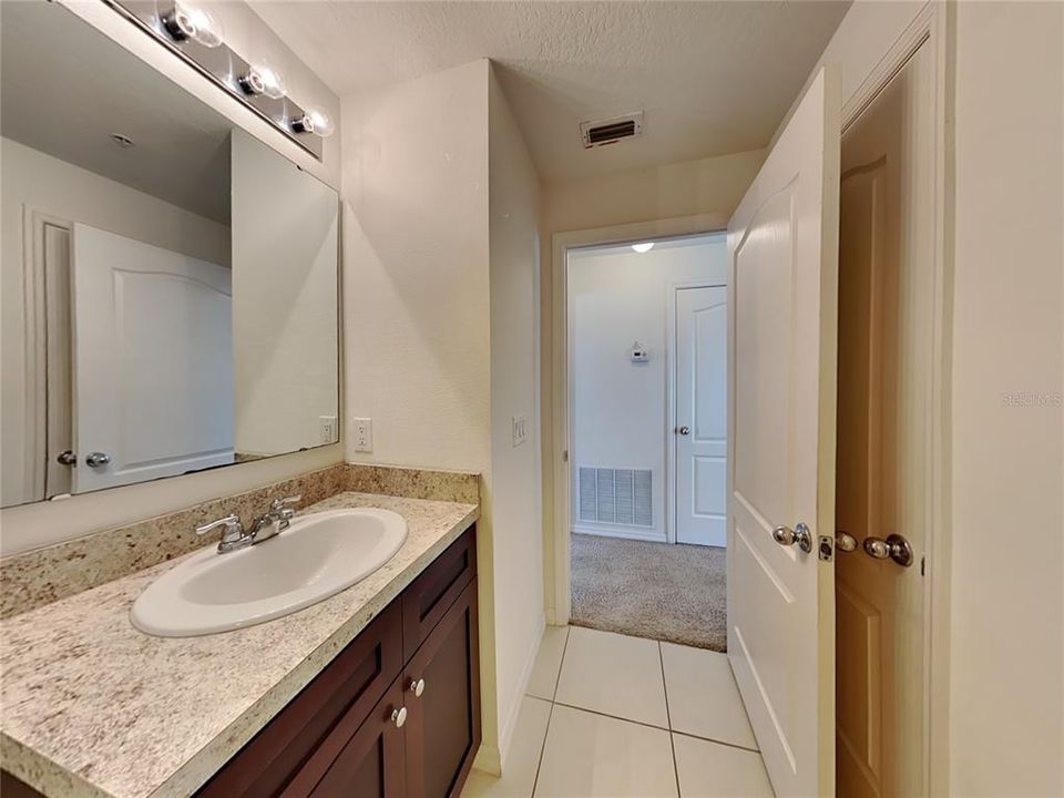 For Rent: $1,999 (3 beds, 2 baths, 1852 Square Feet)