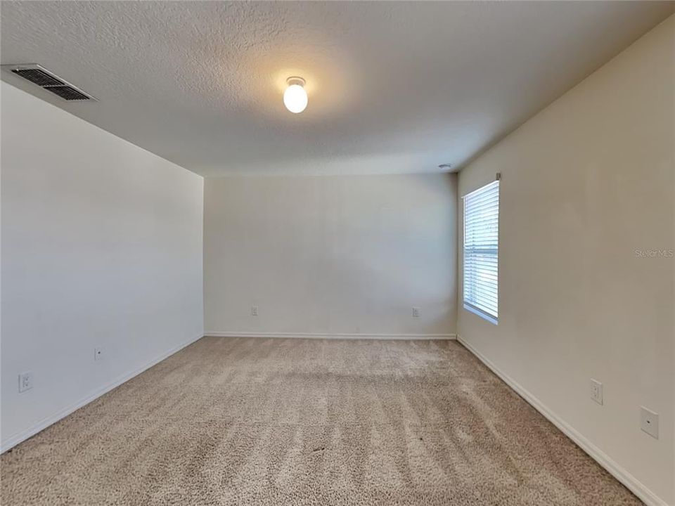 For Rent: $1,999 (3 beds, 2 baths, 1852 Square Feet)