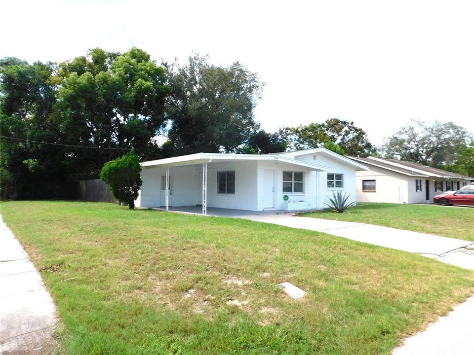 For Sale: $199,900 (2 beds, 1 baths, 802 Square Feet)