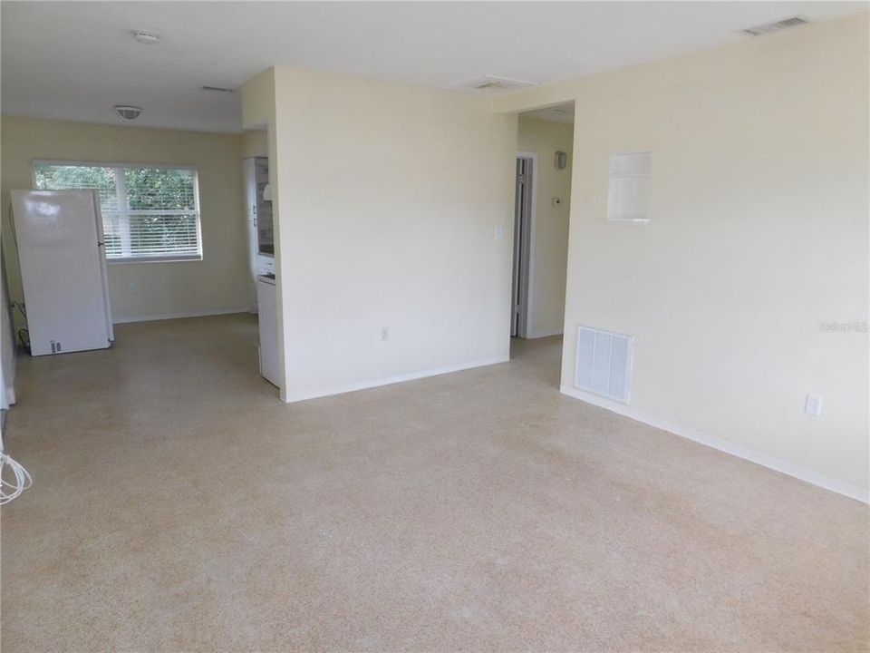 For Sale: $199,900 (2 beds, 1 baths, 802 Square Feet)