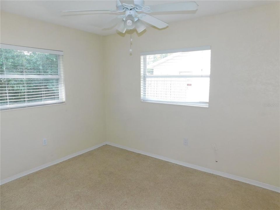 For Sale: $199,900 (2 beds, 1 baths, 802 Square Feet)