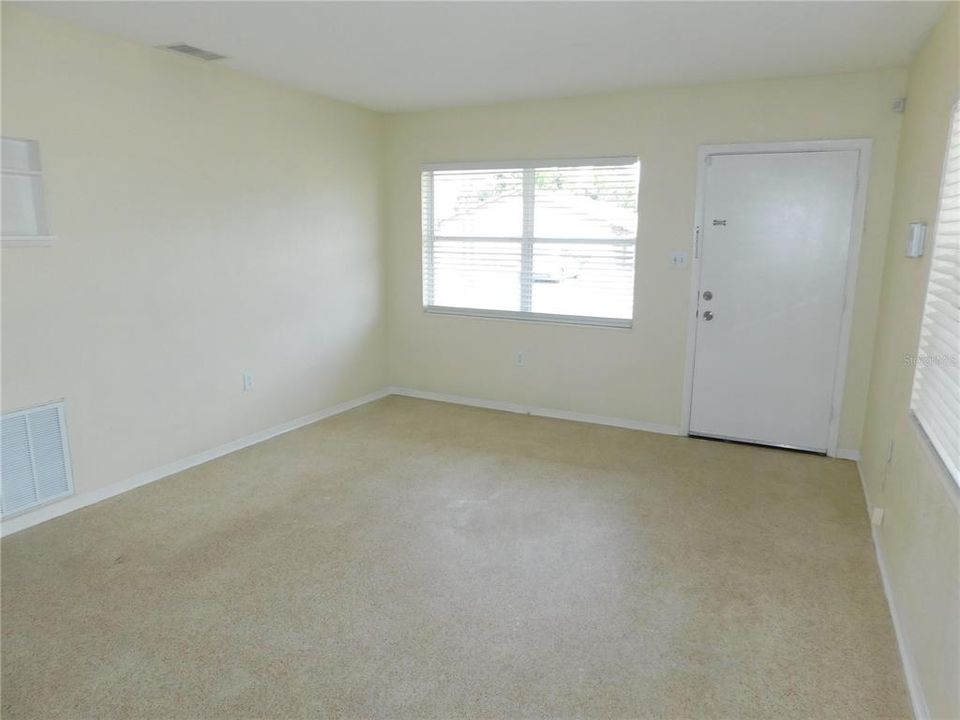 For Sale: $199,900 (2 beds, 1 baths, 802 Square Feet)