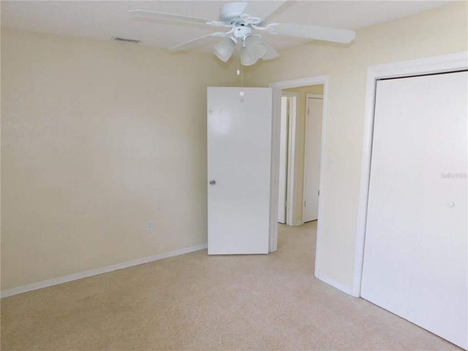 For Sale: $199,900 (2 beds, 1 baths, 802 Square Feet)