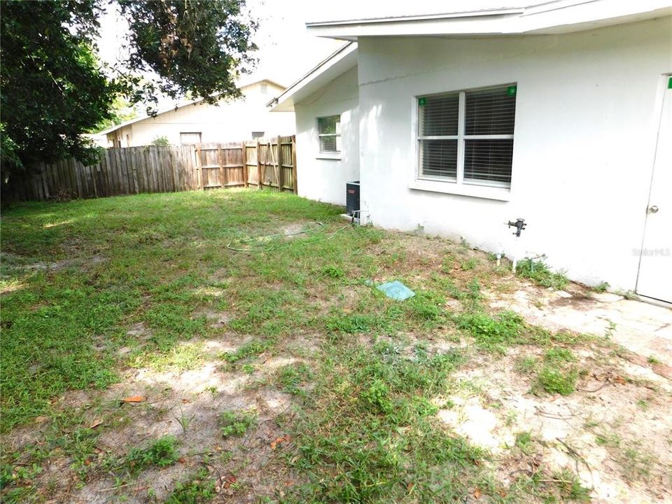 For Sale: $199,900 (2 beds, 1 baths, 802 Square Feet)