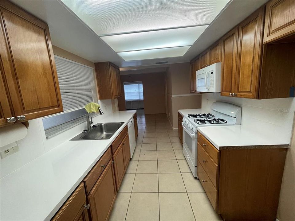 For Sale: $389,000 (4 beds, 2 baths, 1707 Square Feet)