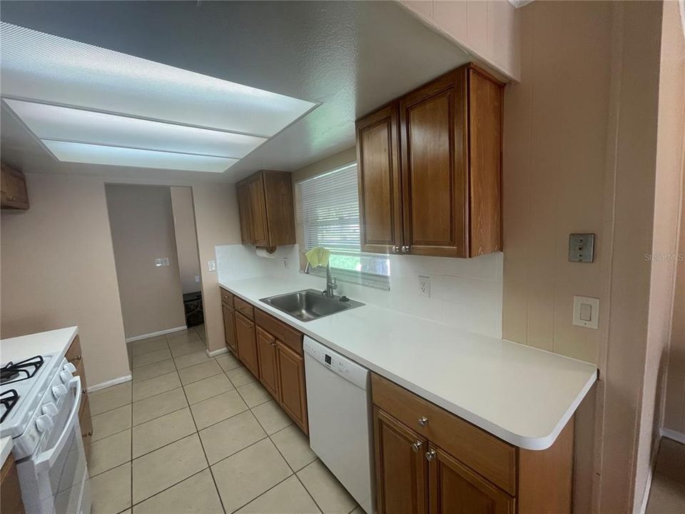 For Sale: $389,000 (4 beds, 2 baths, 1707 Square Feet)