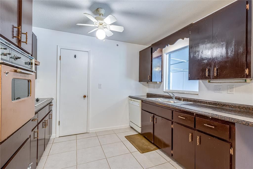 For Sale: $315,000 (2 beds, 2 baths, 1240 Square Feet)