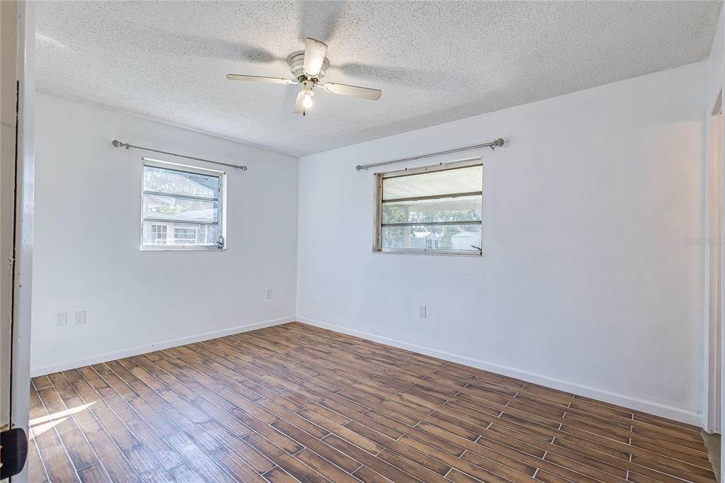 For Sale: $315,000 (2 beds, 2 baths, 1240 Square Feet)