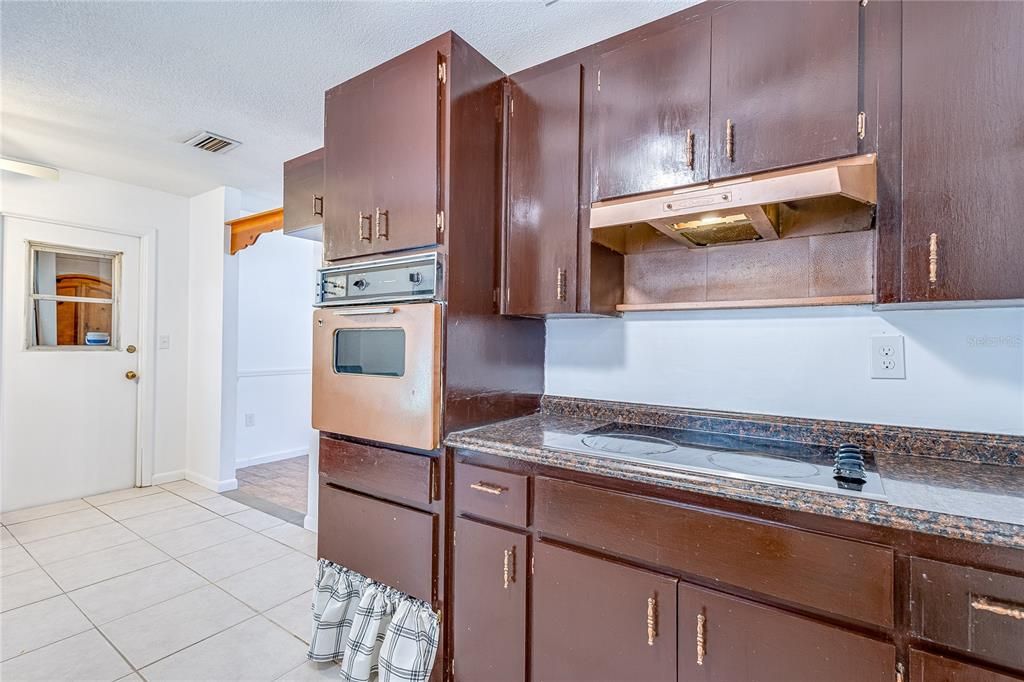 For Sale: $315,000 (2 beds, 2 baths, 1240 Square Feet)