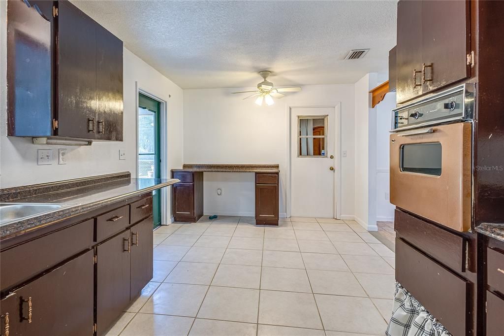 For Sale: $315,000 (2 beds, 2 baths, 1240 Square Feet)