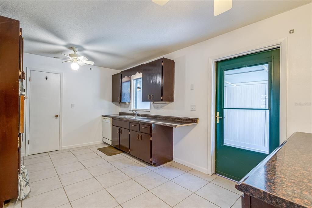 For Sale: $315,000 (2 beds, 2 baths, 1240 Square Feet)