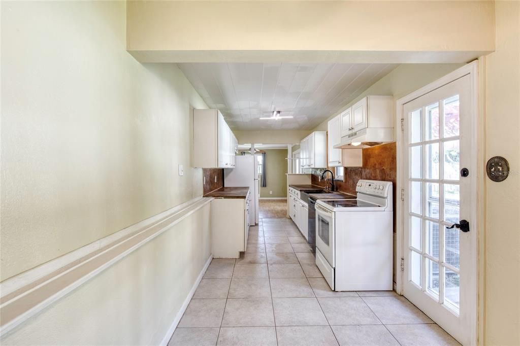 For Sale: $349,500 (3 beds, 2 baths, 1597 Square Feet)