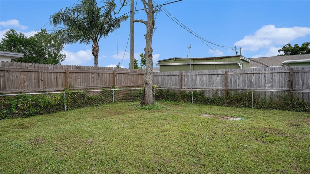 For Sale: $220,000 (2 beds, 1 baths, 1113 Square Feet)