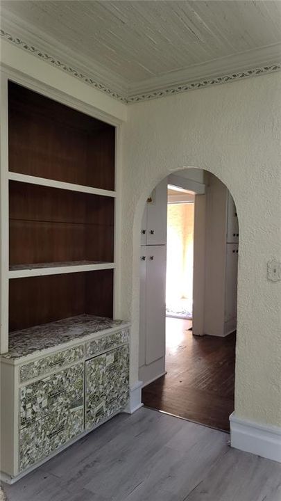 For Sale: $279,500 (2 beds, 1 baths, 1356 Square Feet)