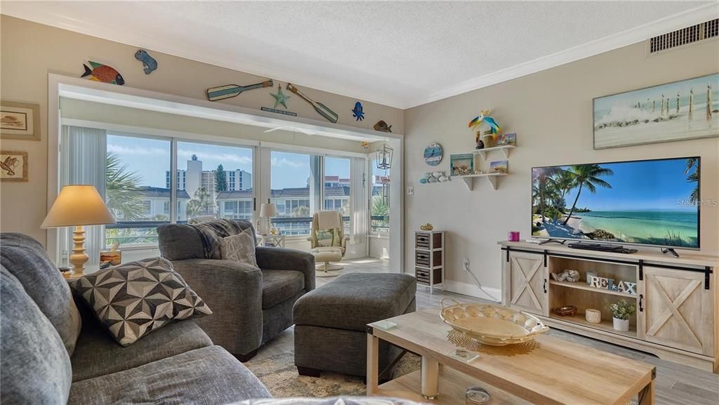 For Sale: $554,900 (2 beds, 2 baths, 1152 Square Feet)