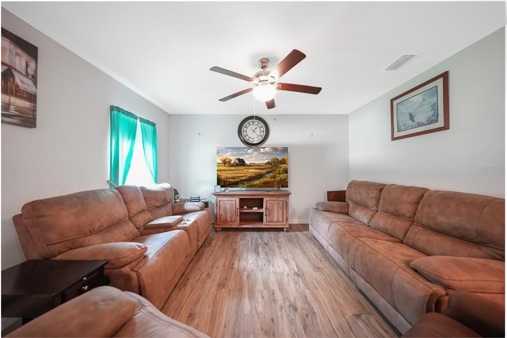 For Sale: $269,900 (3 beds, 2 baths, 1350 Square Feet)