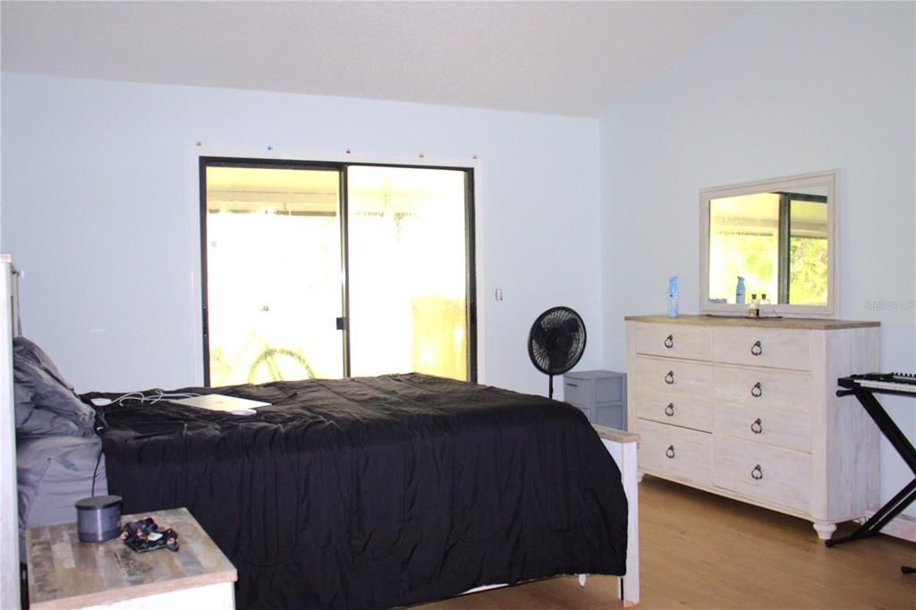 For Sale: $239,900 (2 beds, 2 baths, 1022 Square Feet)