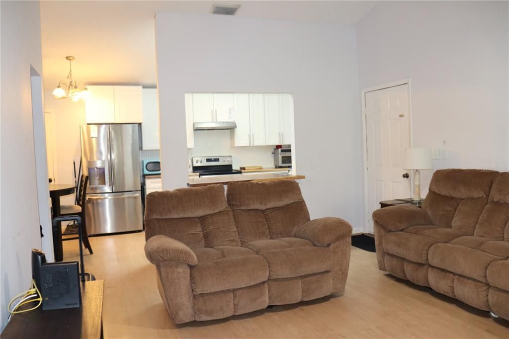 For Sale: $239,900 (2 beds, 2 baths, 1022 Square Feet)