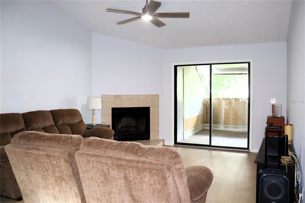 For Sale: $239,900 (2 beds, 2 baths, 1022 Square Feet)