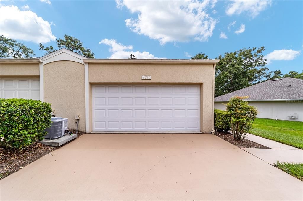 GARAGE & DRIVEWAY PARKING