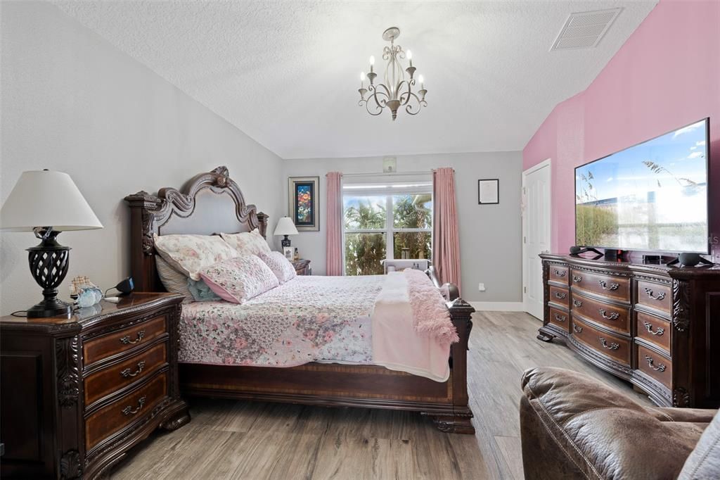 primary oversized bedroom