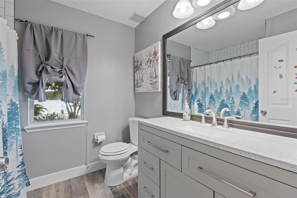 guest bathroom 2. Shower/tub combo