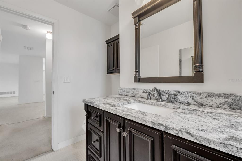 For Sale: $275,000 (2 beds, 2 baths, 1133 Square Feet)