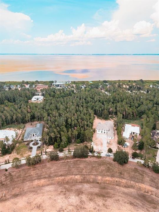 На продажу: $575,000 (1.38 acres)