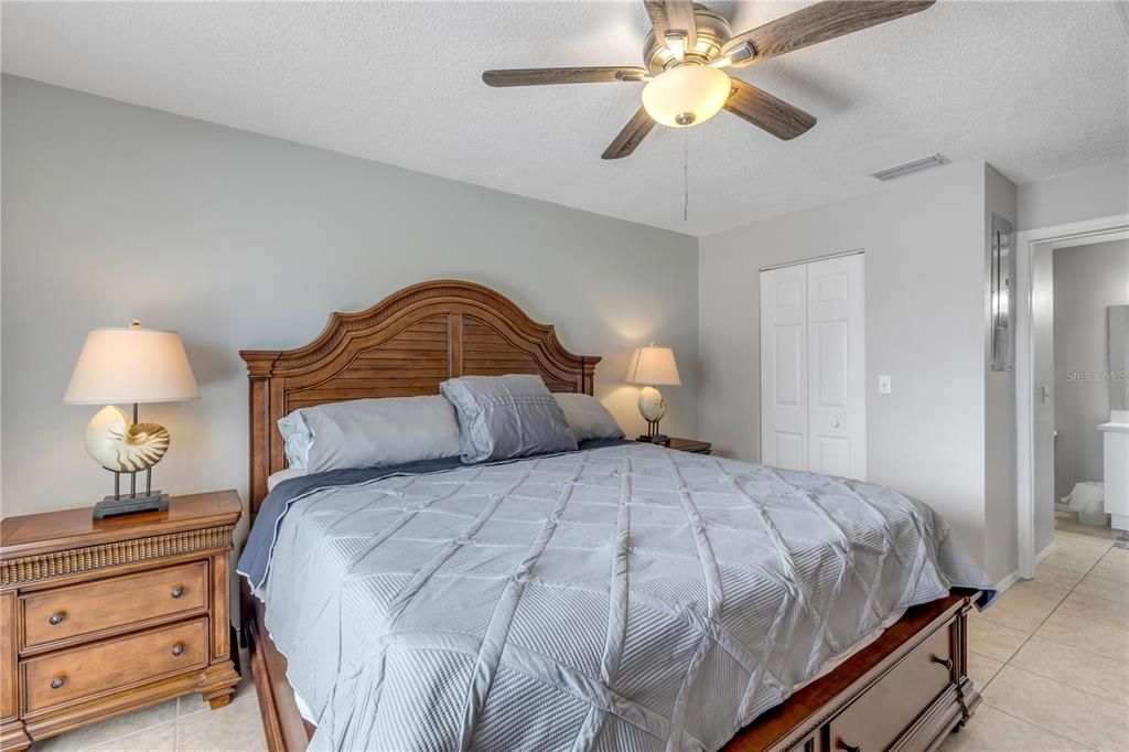 For Sale: $329,995 (2 beds, 2 baths, 906 Square Feet)