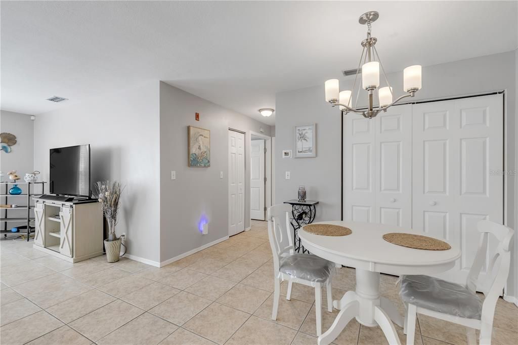 For Sale: $329,995 (2 beds, 2 baths, 906 Square Feet)