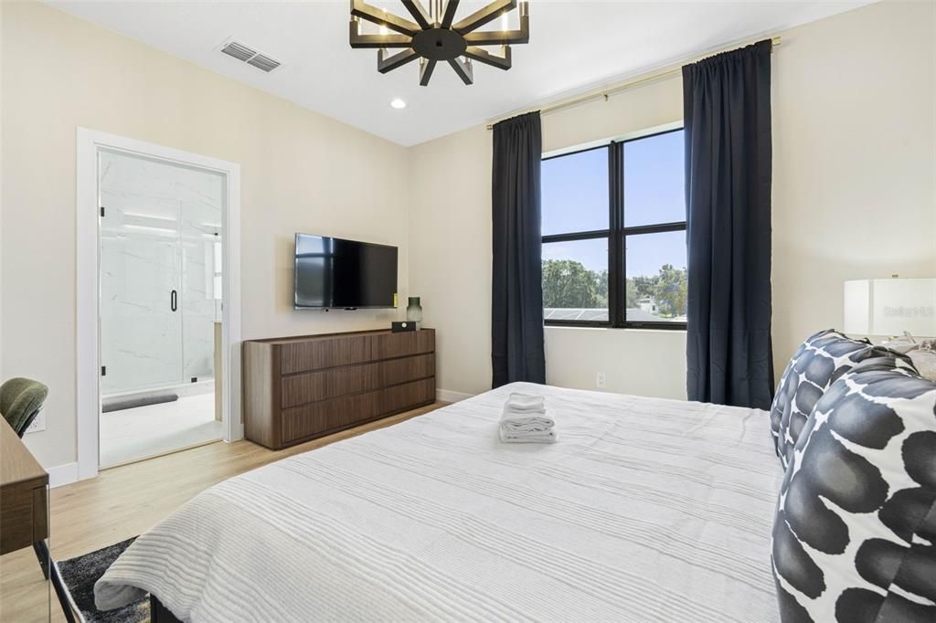 For Rent: $5,500 (3 beds, 2 baths, 1632 Square Feet)