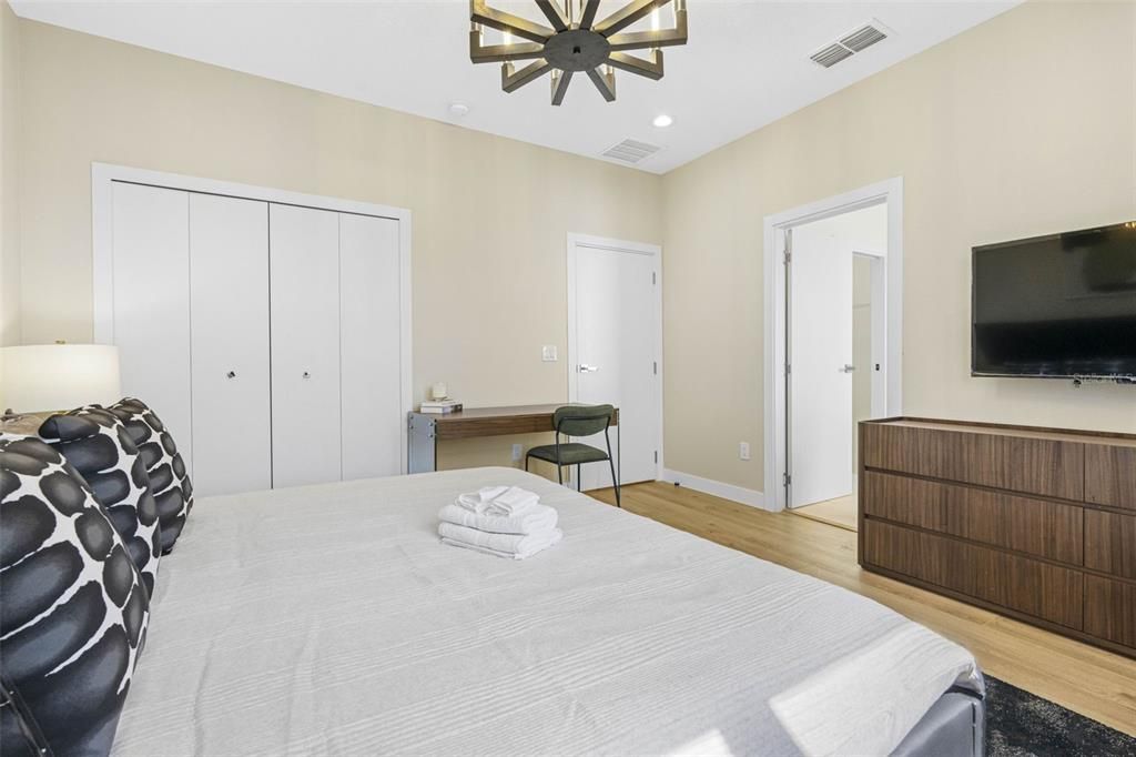 For Rent: $5,500 (3 beds, 2 baths, 1632 Square Feet)