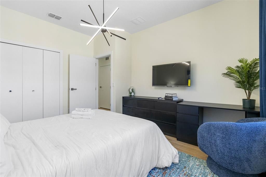 For Rent: $5,500 (3 beds, 2 baths, 1632 Square Feet)