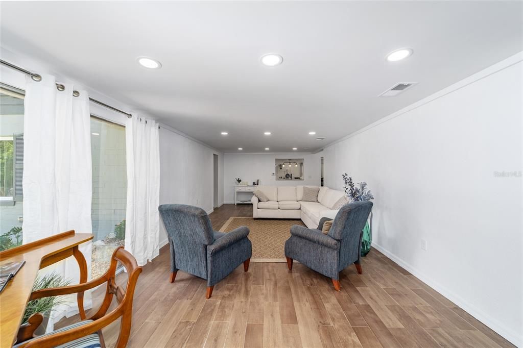 For Sale: $387,500 (3 beds, 2 baths, 1850 Square Feet)