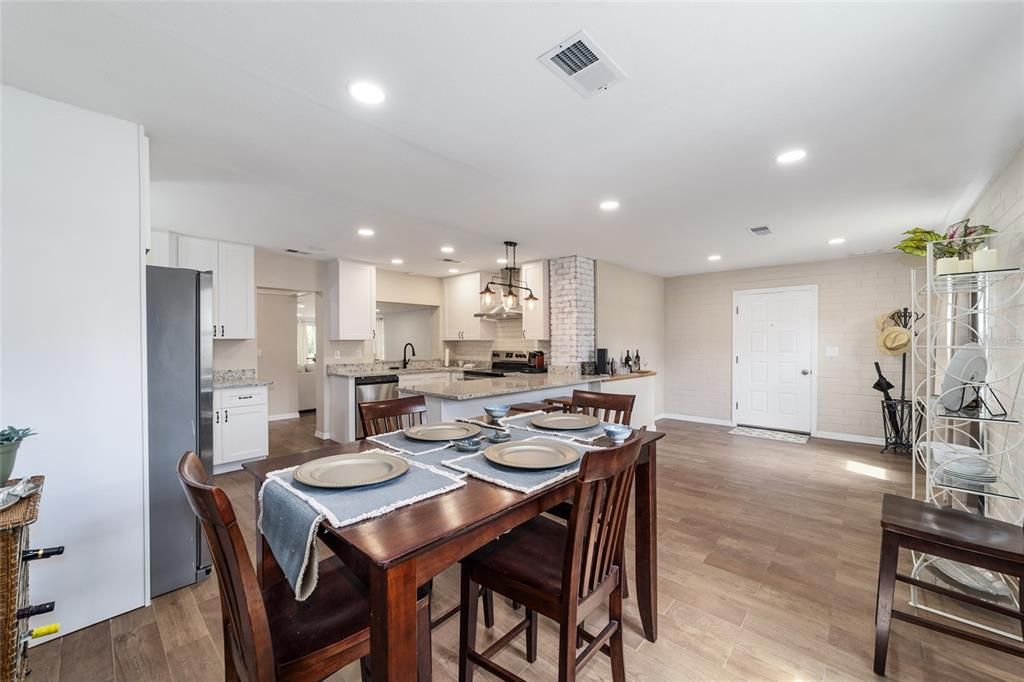 For Sale: $387,500 (3 beds, 2 baths, 1850 Square Feet)