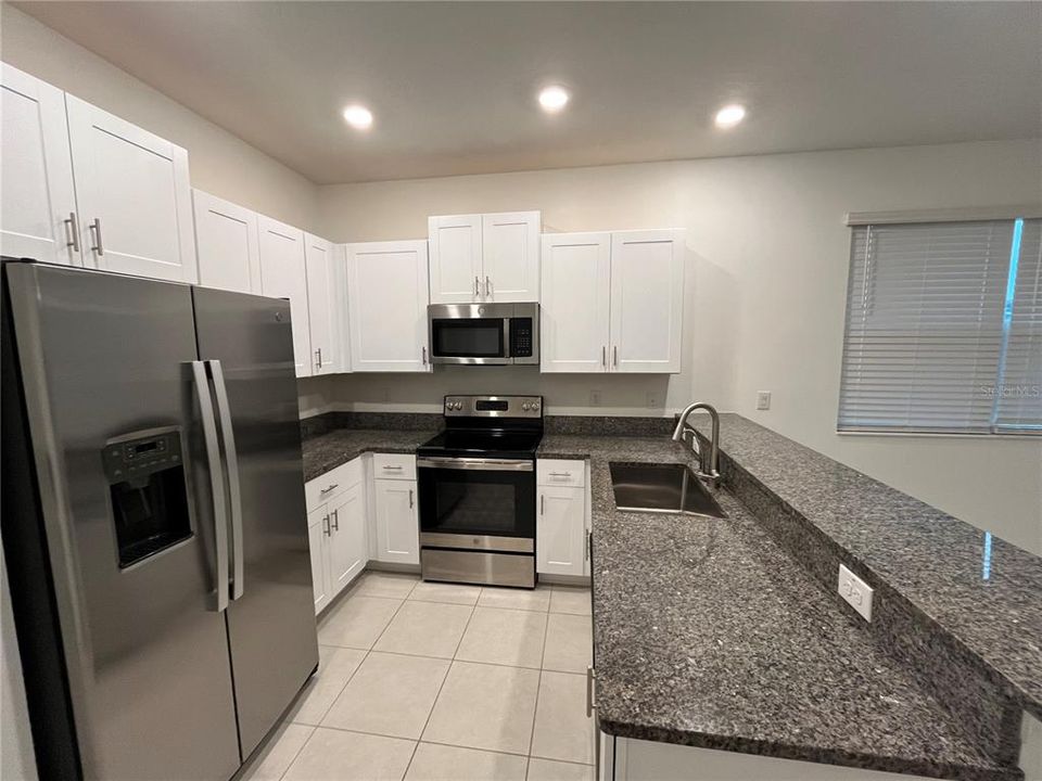 For Rent: $2,200 (3 beds, 2 baths, 1787 Square Feet)