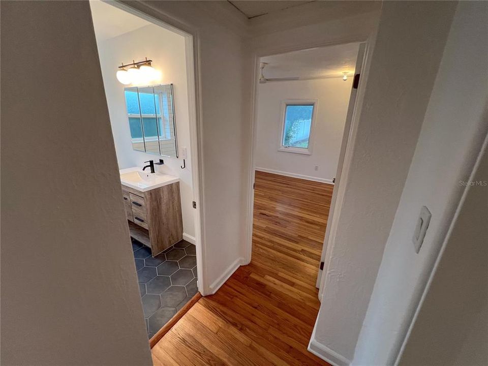 For Sale: $487,500 (2 beds, 1 baths, 1012 Square Feet)