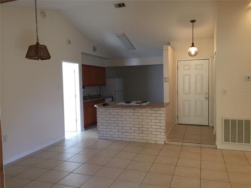 For Rent: $1,750 (3 beds, 2 baths, 1272 Square Feet)